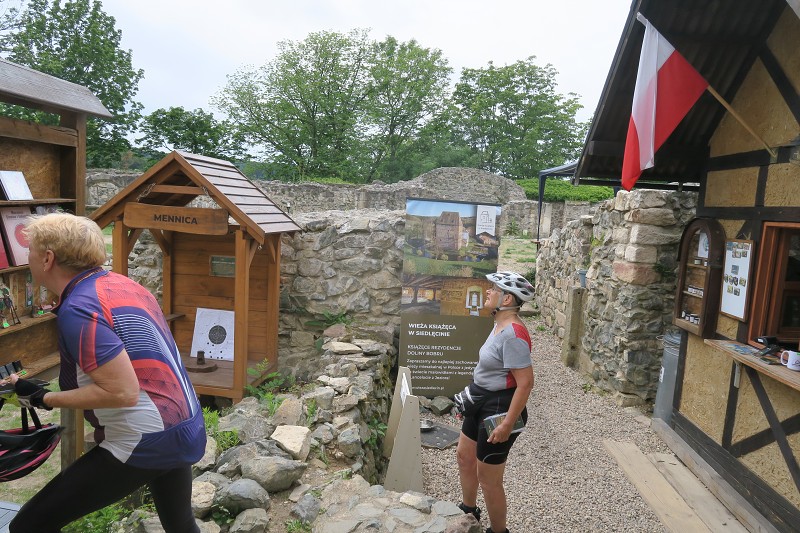 Piastovsk hrady   14. ervna 2024 14:57:17     C240614_145716_204 