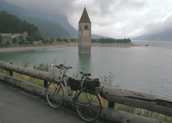 Reschensee, bývalá vesnice Graun